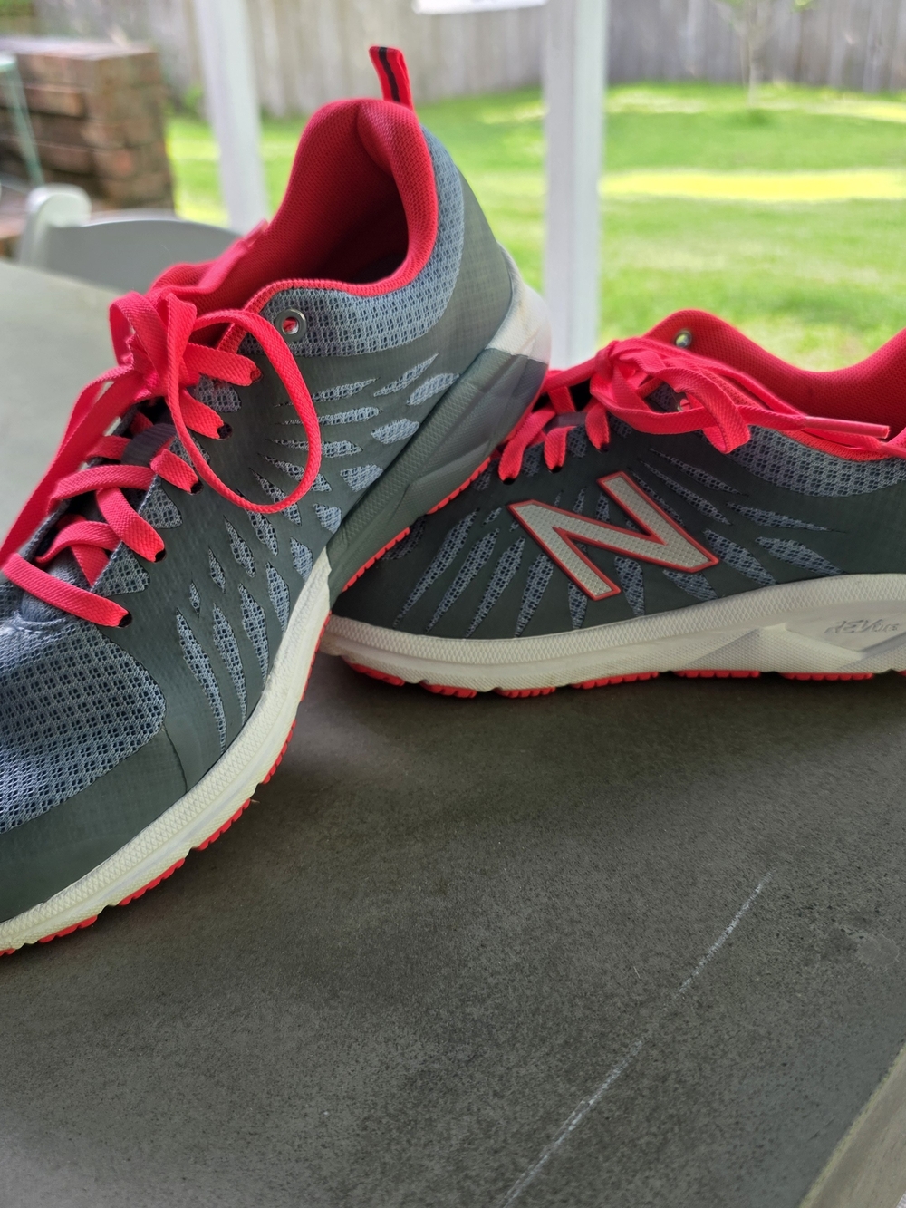 New Balance Gray & Hot Pink Running Shoes 1065GR SIZE 7.5 - Picture 2 of 8